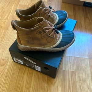 Sorel out n about plus youth size 3